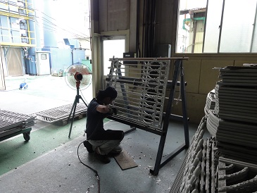 門扉 仕上げ中